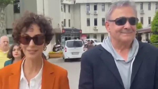 Onan'n aklamasna Aslantu da kaytsz kalmayarak u yant vermiti: "Erkeksiniz ya da kadn; elinizi tutan da kadn ya da erkek, hi fark etmez. Dnp iyice bir daha bakn. Ya deer alar ya da deer andrr! Hayatmza kattn her ey iin minnettarm."