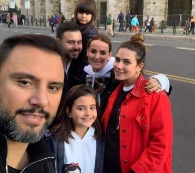 Sosyal medyada paylam yapan Alian, ei Buse Varol ile kardei Seluk Tekta'n einin bartna ynelik sinyali verdi.    Ardndan bir magazin programnda konuan ve sesi titreyen Alian, "Semen kad kalmt, ay demle geliyoruz dedim bylece ok kr bartlar. Bu duruma en ok sevinen Seluk oldu" dedi.