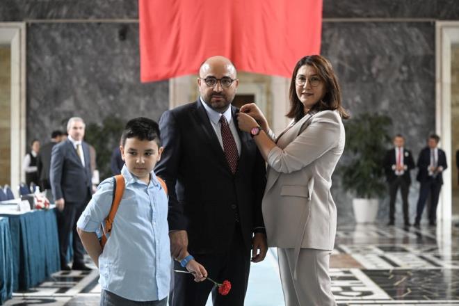 Meclise gelen AK Parti Kahramanmara Milletvekili Mehmet ahin, kayt yaptrd.