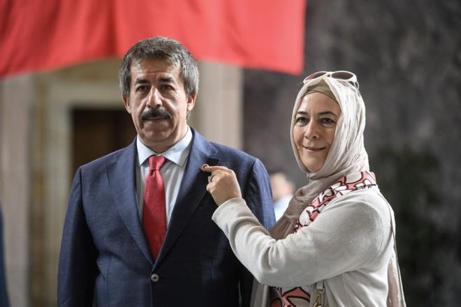 Meclise gelen AK Parti Erzurum Milletvekili Abdurrahim Frat kayt yaptrd.