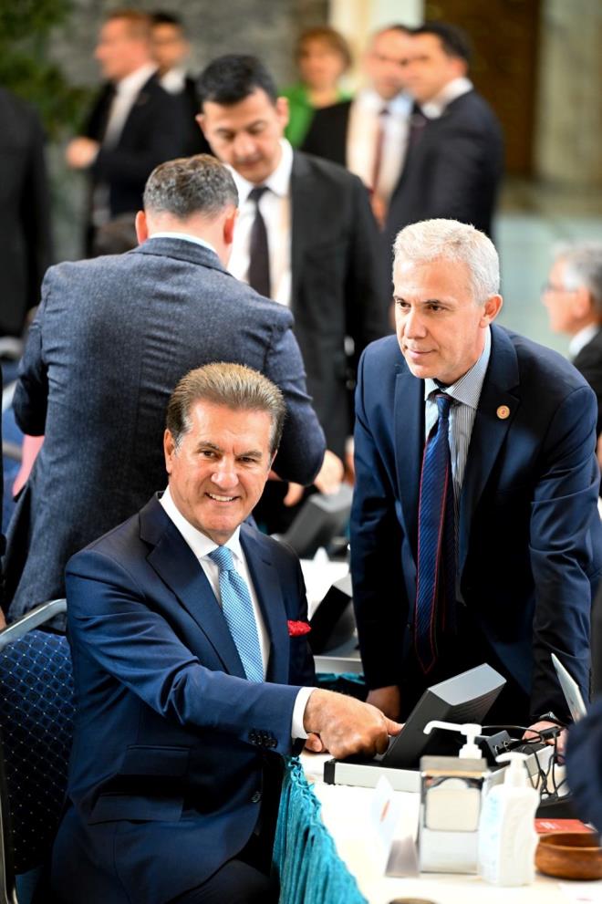 Meclise gelen CHP Erzincan Milletvekili Mustafa Sargl, kayt yaptrd.