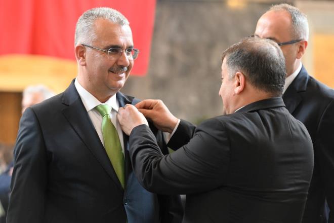 Meclise gelen AK Parti orum Milletvekili Yusuf Ahlatc, kayt yaptrd.