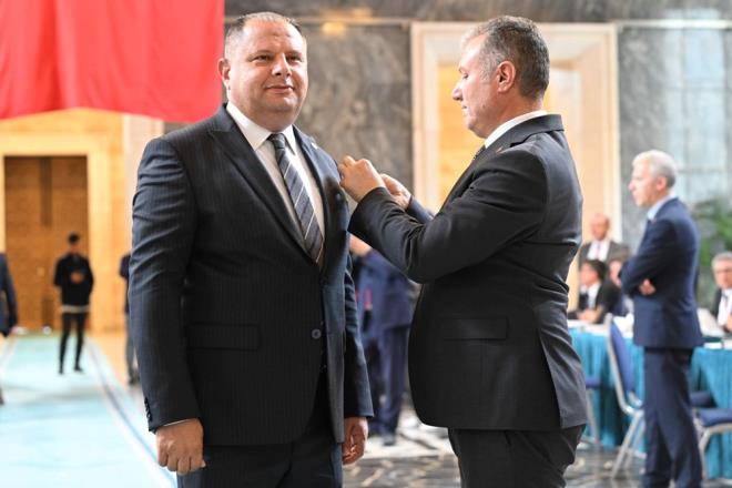 Meclise gelen MHP Krkkale Milletvekili Halil ztrk, kayt yaptrd.