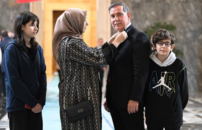 Meclise gelen AK Parti Adana Milletvekili Ahmet Zenbilci, kayt yaptrd.