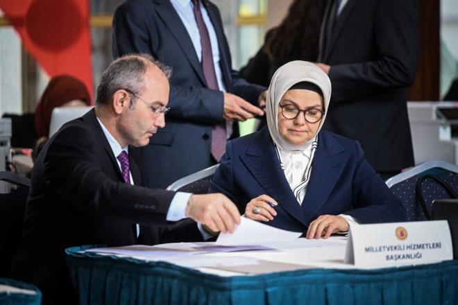 Meclise gelen AK Parti Kayseri Milletvekili Aye Bhrler, kayt yaptrd.