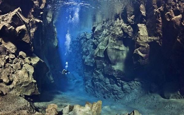 60 metre dibe inen foto�raf�� Kuzey Amerika ve Avrasya k�ta plakalar�n�n ayr�lmas�n� g�r�nt�ledi.