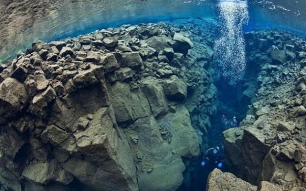 60 metre dibe inen foto�raf�� Kuzey Amerika ve Avrasya k�ta plakalar�n�n ayr�lmas�n� g�r�nt�ledi.