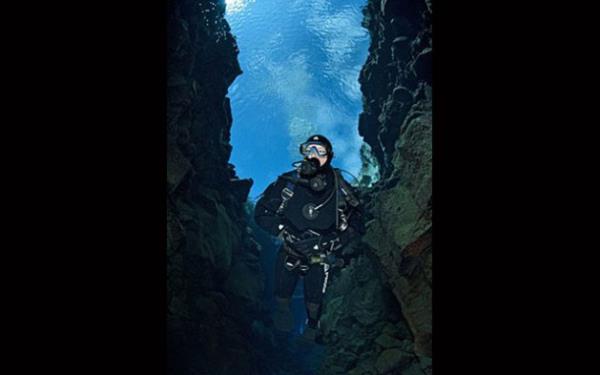 60 metre dibe inen foto�raf�� Kuzey Amerika ve Avrasya k�ta plakalar�n�n ayr�lmas�n� g�r�nt�ledi.