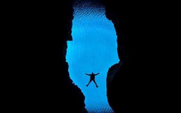 60 metre dibe inen foto�raf�� Kuzey Amerika ve Avrasya k�ta plakalar�n�n ayr�lmas�n� g�r�nt�ledi.