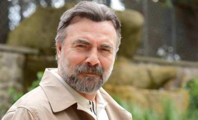 Kendine has tarz ve duruuyla geni bir hayran kitlesine sahip olan nl oyuncunun, hem meslek hayat hem de zel yaants herkes tarafndan merak ediliyor.