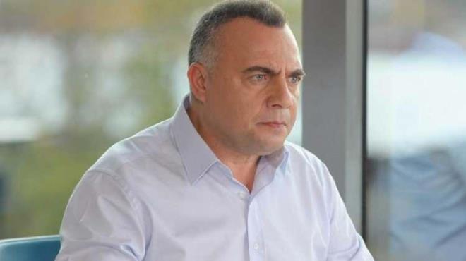 "Aynal Tahir", "Kurtlar Vadisi", "Adanal", "Ekya Dnyaya Hkmdar Olmaz"  gibi birbirinden baarl yapmlarla gnllere taht kuran Oktay Kaynarca, imdilerde ATV ekranlarnn reyting rekortmeni dizisi 'Ben Bu Cihana Smazsam'daki baarl performansyla adndan sz ettiriyor.