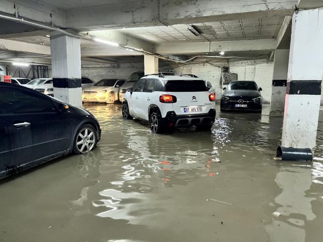 Bu gzergahta ilerleyen belediye otobslerinin geilerine bir sre izin verilmedi.