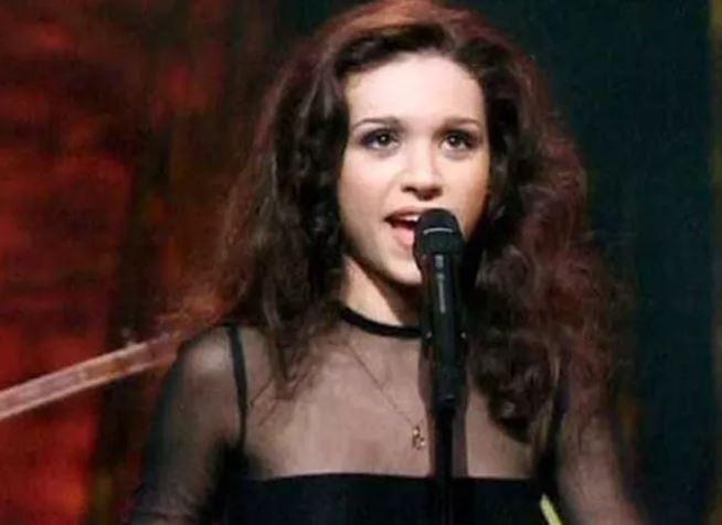 1997 ylnda Eurovision'da nc olan ve Trkiye'nin o zamana kadar ki en byk Eurovision baarsn elde etmesini salayan mzisyen ebnem Paker yllar sonra ortaya kt. Paker, ayrca 25 yl sonra mzik piyasasna geri dn hazrlnda olduunu mjdesini duyurdu.