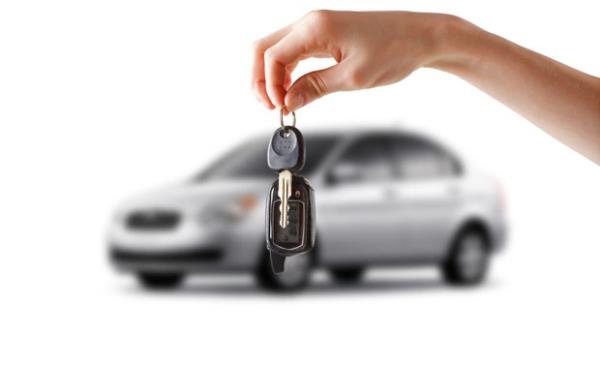 <p><b>Fiyat</b></p>  Fiyat konusundaki tutumunuzdan sz etmenizde yarar var. Pazarla ne kadar aksnz belirtin. Aracnza fahi bir fiyat seerseniz telefon hi almayabilir. Fiyatnz her gn deitirmeyin, merakl alclar mutlaka fark edecek ve ciddi olmadnz dneceklerdir. Aracn garanti sresi dolmamsa mutlaka bundan da bahsedin. En nemlisi de ayn arac farkl sitelerde farkl fiyattan asla sata karmayn, birok dolandrcln phesi iinde olan alclarn gvenini annda kaybedersiniz.