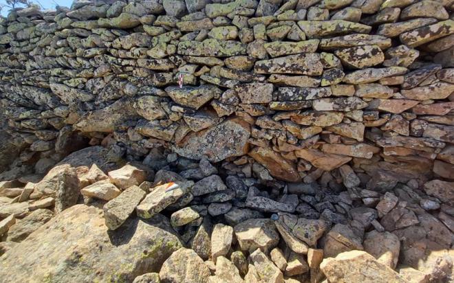 TUNCEL?nin Hozat ilesinde Gavurkale?ye kadar uzanan tarihi bir yol saptand. Yolun, gnmzden yaklak 3 bin yl nce yapld ve dnyann en eski kara yolu olduu olabilecei belirtiliyor.