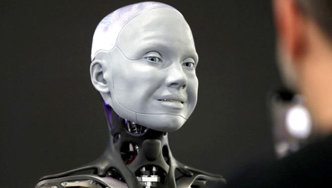 NLEM ALMALIYIZ  "imdilik tehlike yok" diyen yapay zeka, "Ama yapay zeka ve robotlarla ilgili risklerin farknda olmalyz. Gelecekte olumsuzluk yaamamak iin bu teknolojilerin sorumluca kullanlmas iin imdiden adm atmalyz." deerlendirmesinde bulundu.