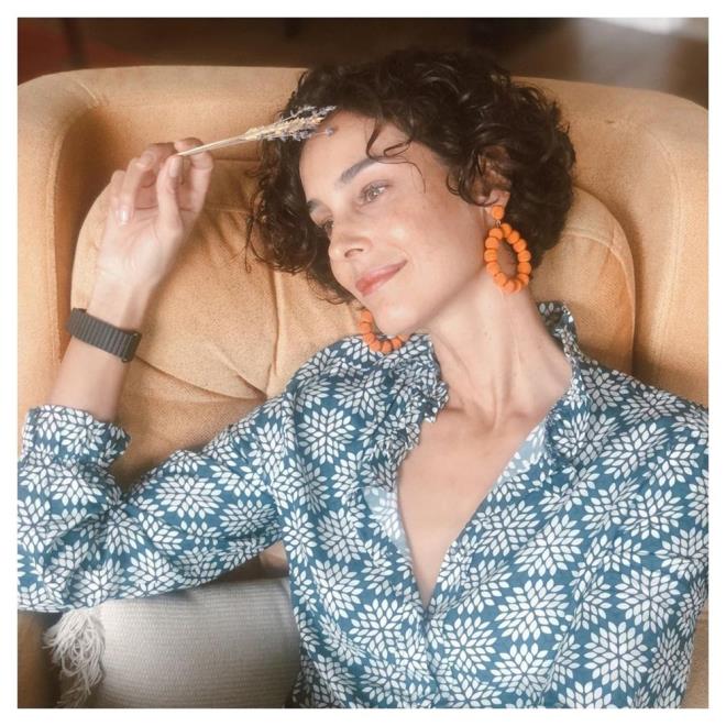 "BOANMANIN KELMELERLE AIKLANABLECEK BR NEDEN YOK"    nl isim, "Aslnda mkemmel ift olmak ya da grnmek gibi bir iddiamz hi olmad. stelik rnek ift olarak gsterilmenin sorumluluu zerimizde hissettiimiz bir arlk bile oldu ou zaman. Boanma srecinin kelimelerle aklanabilecek bir nedeni ve niini yok" dedi.