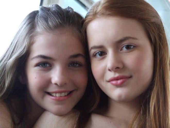 Burada kamera karsna getii Gizem Gven ile Selena dizisinde kz kardei oynayan Cansu Demirci, Selena dizisindeki Selin rol ile hafzalara kaznd.