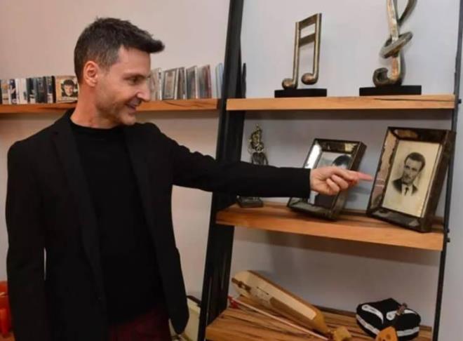 Eim bile bunu bilmiyor, u an rendi belki. 'Alp eve gtrn, belki son dakikalar... Bir grlsn' durumu sz konusu olduunda 'Hayr' dedim.