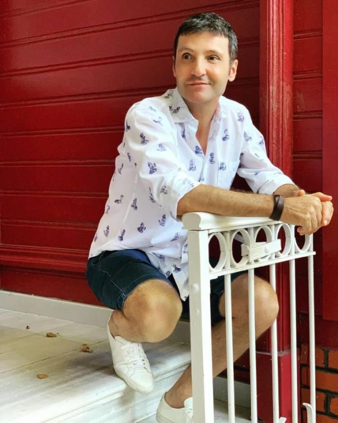 OLAYIN GEM!    arkc Sinan zen ve 2016 ylnda evlendii Burcu Kartal'n ikiz bebekleri 2020 ubat aynda dnyaya geldi. Ancak sanatnn bu mutluluu kznn rahatszl nedeniyle ksa srd.