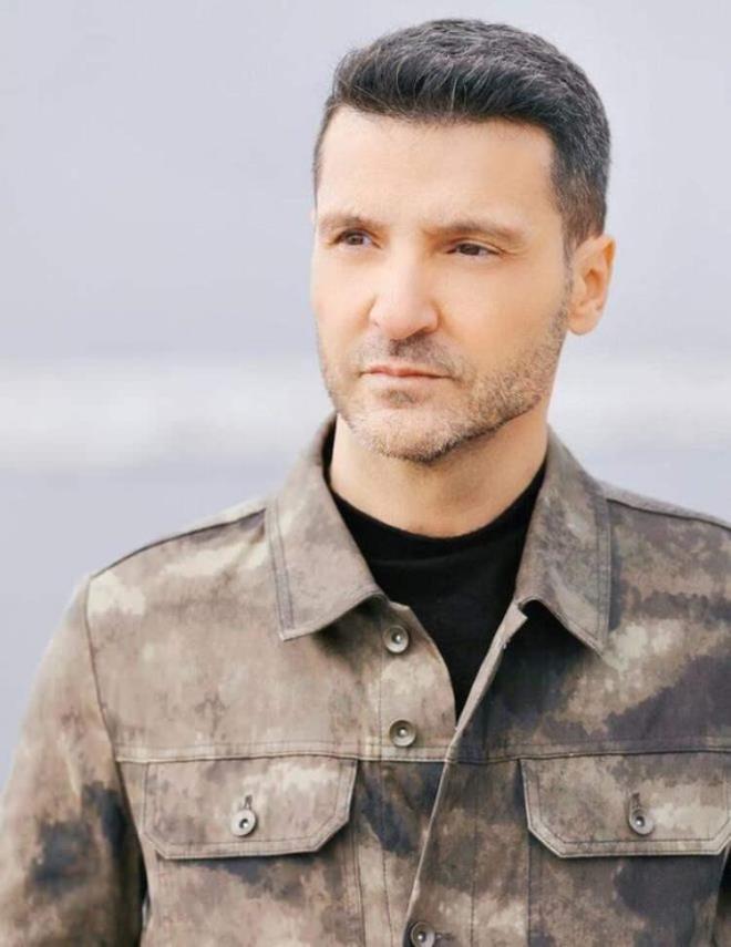 "Kzm zor olan dnemi atlatt. imdi nmzde bir skntl dnem var. Cuma gn beyin tomografisi ekilecek. Onunla ilgili son dnemlerde yeni kan serebral palsi dediimiz bir hastalmz var. Bu ikinci evreyi, yeni tany grdk. Kzm bana Allah'n bir dl. Onun bana bakan, glen gzne dnyalar veririm. 40 yl mziim bir yana o bir yana. Dualarnz bekliyorum."