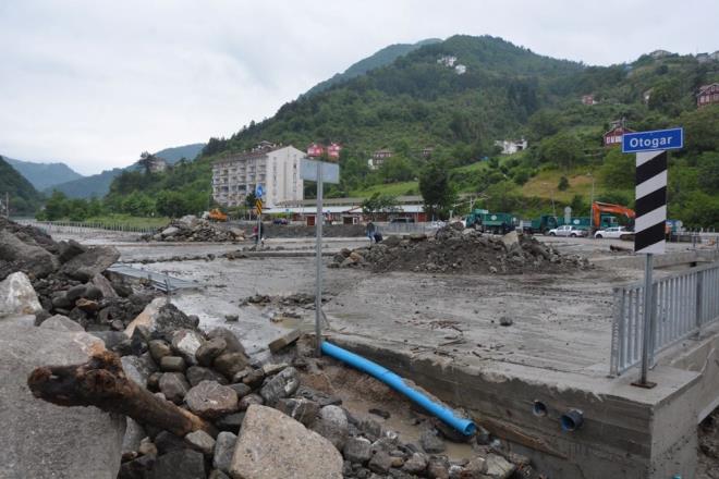 nebolu ilesine bal Evrenye kynde sel nedeniyle su basknlar olutu. lede gece saatlerinden itibaren iddetli saanak etkili oldu.