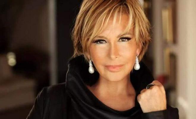 Ayn zamanda Fazl Say, Melis Sezen, Nazan Kesal, Sheyl Uygur, Selma Gneri, Deniz Seki, Songl den, Baak Dizer ve Soner Arca da nl sanatya moral verdi.