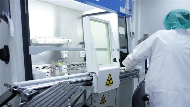 BYOLOJK SLAHLAR    Baba Vanga'nn ayrca "byk bir lkenin" insanlar zerinde biyolojik silah almalar yapacan ve bunun da binlerce insann lmyle sonulanacan ngrd iddia edildi.