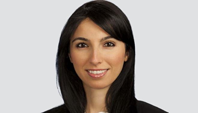 Sektre Princeton'daki eitimini tamamlamasnn ardndan, ald teklif zerine 2005 ylnda Goldman Sachs'da balad. Burada yaklak 9 yl alt ve ardndan o dnem yaad problemler yznden devlet idaresine gemi bir banka olan First Republic Bank'da ynetici olarak almaya balad.