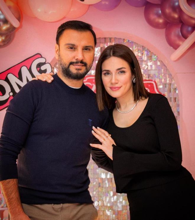 Bu srete de en byk destek, ei Buse Varol Tekta'tan geldi. Ancak eltiler arasnda bu dnemde bir kslk olutu.      nl arkc Alian getiimiz haftalarda ei ile yengesinin bartklarn duyurmutu