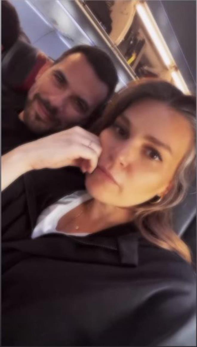 Enver son olarak kznn odasn hazrlarken ekilmi bir fotorafn sosyal medya hesabndan paylat.