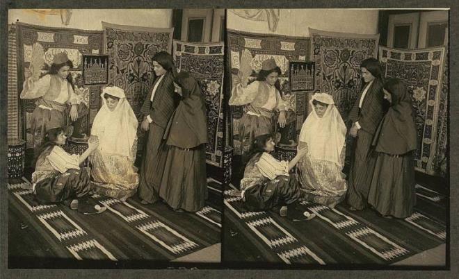 Hepsi Mslman-Trk terbiyesiyle yetitirildi;  <br>  zdiva yoluyla saraya giren yabanc uyruklu ve baka dine mensup olan kadnlarn hepsi Mslman-Trk terbiyesiyle yetitirildi. Gnmzde bir ou da dindarlklar ve yaptklar hayrlarla anld.