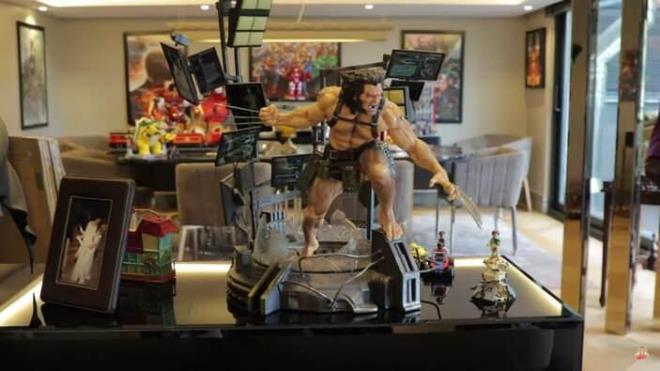 Mutfandan banyosuna, giyinme odasndan bahesine evin her blmn gsteren nl ef ve fenomen, oyuncaklar dikkat ekti.