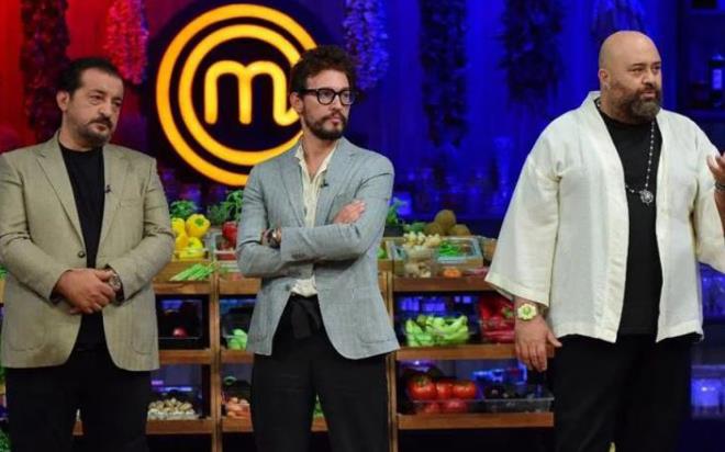 Yllardr jri yesi olarak yer ald MasterChef Trkiye'nin yeni sezonunda olmayaca iddia edilen Somer Sivriolu sessizliini bozdu. Acun Ilcal da iddialar hakknda konutu. Somer Sivriolu MasterChef'ten ayrld m? te ayrntlar...