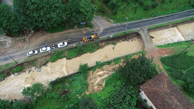 Blgenin gl corafyasndaki tarm topraklarna esasl aalar dikilmesinin yannda riskli istinat duvarlarnn gzden geirilip, glendirilmesini tavsiye eden uzmanlar, olas sel ve heyelanlar iin haziran ve temmuz aylarnn kritik olduuna dikkati ekti.