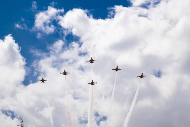 Gsteriler, sekin gzlemci gnne katlan yabanc gzlemciler ile basn mensuplarnca da ilgiyle izlendi.