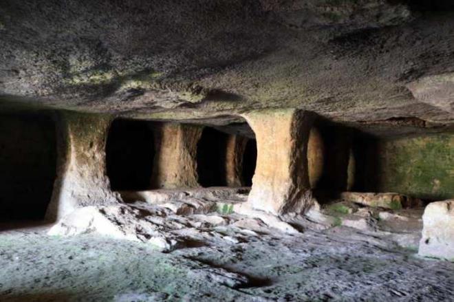 Arkeolojik kazlar srasnda, Cilal Ta Devri'ne ait nemli bulgulara rastlanlrken, kimi zaman da blgede ilk tarm ve hayvancln yapldna dair kalntlara ulald. Tarihi mekan, ziyaretilerini de arlyor.