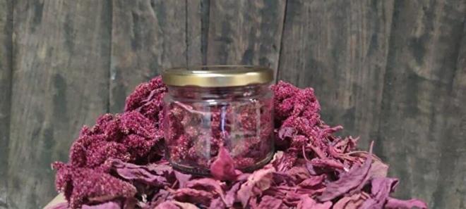 "T�ketimi art�r�labilir"  <br>    Amarant bitkisiyle ilgili gelecekteki planlar�n� da anlatan Zerrin Canik, "�u anda deneme a�amas�nda oldu�umuz i�in mahsul� ilk etapta biz �niversitelerle payla�t�k. Birka� �niversitemizle elde etti�imiz tohumlar� payla�t�k. Taze tohum T�rkiye'de pek yok, d��ar�dan ithal ediliyor. Amarant bitkisi Hindistan ve G�ney Amerika k�kenli bir bitkidir. Bunu T�rkiye'de yeti�tirip ileriye d�n�k �al��malarda kullan�lmas�n� sa�lamak istiyoruz. Amarant bitkisinin ya�� ��kar�l�yor, silaj�, unu, �ay� yap�l�yor. Ayr�ca kozmetik sekt�r�nde, makyaj malzemelerinde de kullan�l�yor.