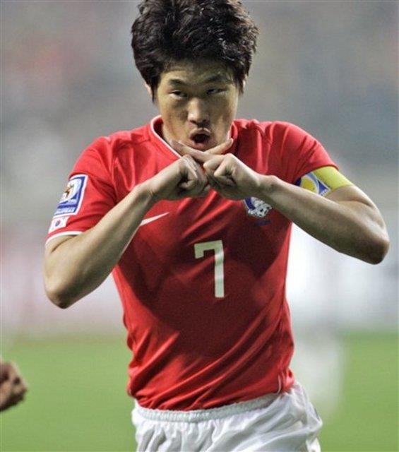 Пак чи сон. Park Ji Sung 2021. Чхо кю Сун футболист. Цуй Хун футболист. Myu Park Ji Sung.