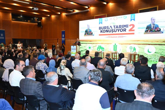 Program, a��l�� konu�malar�n�n ard�ndan moderat�rl���n� Uluda� �niversitesi Ziraat Fak�ltesi Tar�m Ekonomisi B�l�m� Ba�kan� Prof.Dr. Hasan Vural?�n yapt��� panelle devam etti. Panelde, Tar�m ve K�rsal Kalk�nmay� Destekleme Kurumu Bursa �l Koordinat�r� Bilal Tun� ve Tar�m Sigortalar� Havuz ��letmesi A.�. Bursa B�lge M�d�r� Mustafa De�er, sekt�r temsilcilerine tar�msal kredi, hibe destekleri, do�ru tar�m uygulamalar� ve tar�m sigortalar� konular�nda sunum yapt�.