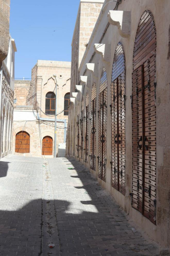 Tarih boyunca �nemli uygarl�klara ev sahipli�i yapan "dinler ve diller �ehri" olarak an�lan kentin Mardin'in Midyat il�esi turistlerin de tercih etti�i bir gezi rotas�.