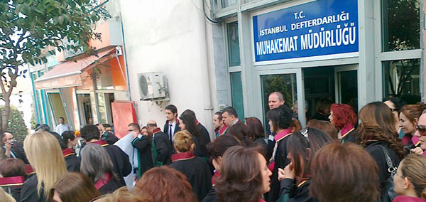 - Kamu kurumlarnn hazine avukat, hukuk maviri ve avukat kadrolarna KPSS'ye girenlere uygulanacak szl snavla alm yaplmaktadr.