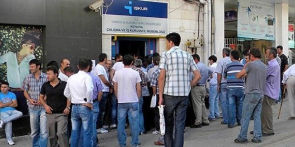 - i almlarnda, KUR'un gnderdii 3 kat adaya szl snav uygulanarak personel seim ilemi tamamlanmaktadr.