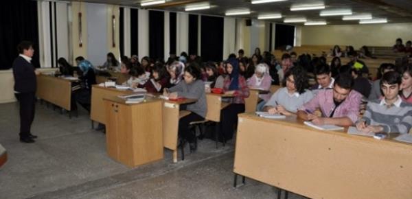 - YP aratrma grevlisi almlar hari dier retim eleman almlarnda ALES, lisans not ortalamasnn yan sra szl snav sonucundaki not durumu da dikkate alnmaktadr.