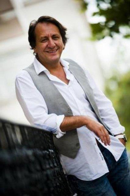 Arka Sokaklarn Hsn Komiseri, zgr Ozan'n ei Neslihan Uur da dizi sektrnden.