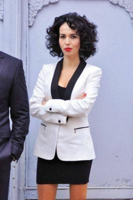 u sramar Sana Bir Sr Vereceim dizisinde oynayan Esra Ronabar'n ei de oyuncu.