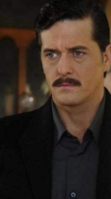 Mete Horozolu da dizi sektrnden farkl bir alandan seti eini.