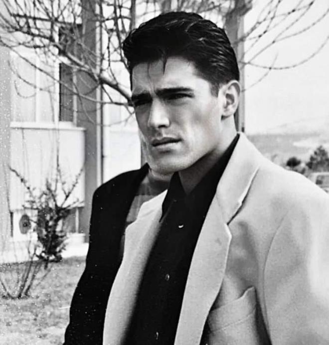 Tannmasnn ardndan Yeilam'dan da art arda teklifler geldi. Fakat Ural, okulu nedeni ile Amerika'ya gitti.