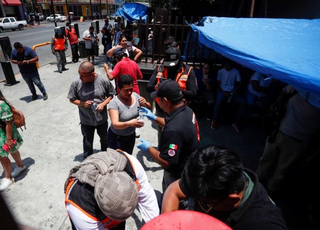 Meteoroloji, gnein dik alarla vurduu len saatlerinde zorunlu olmadka dar klmamas tavsiyesinde bulundu.    Scakln 40 dereceyi at Meksika'da, son yllarn en bunaltc gnlerinin yaand bilgisi paylald.