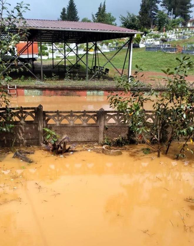 Saanak sebebiyle ilede su taknlar meydana geldi.